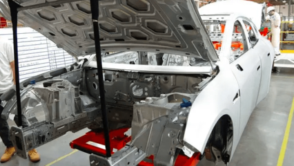 小鵬訂購1.2萬噸大型壓鑄機 技術轉讓助力，超越特斯拉指日可待？